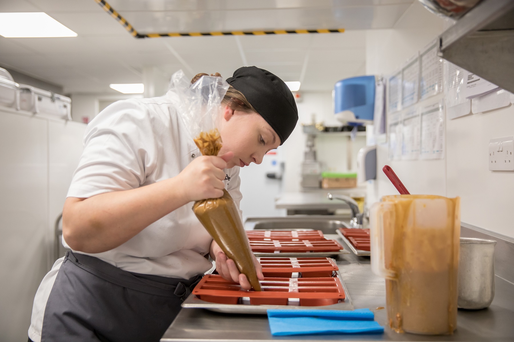 chef_preparing_dessert_at_clifton_college